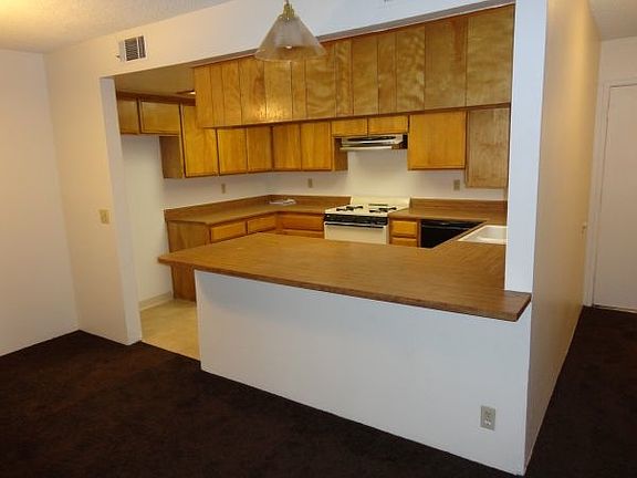 5th image of 1327 W Latham Ave