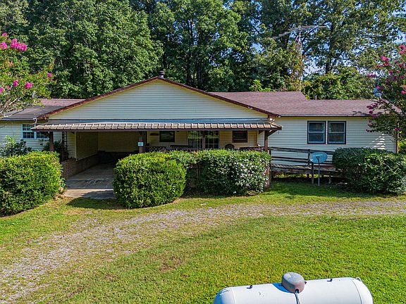 3rd image of 687 Reed Rd