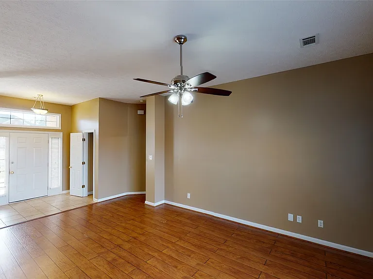 615 Castlebrook Dr — Photo 17