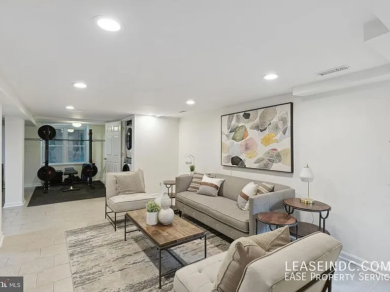 121 Webster St NW — Photo 28