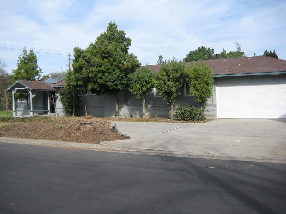 1st image of 1415 E Santa Ana Ave