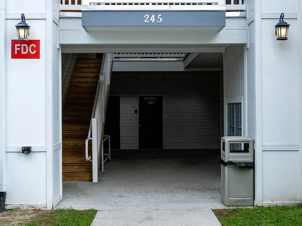 BONNET COURT APARTMENTS