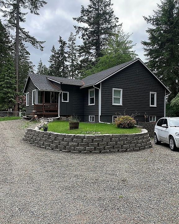 1st image of 10524 Butte Dr SW