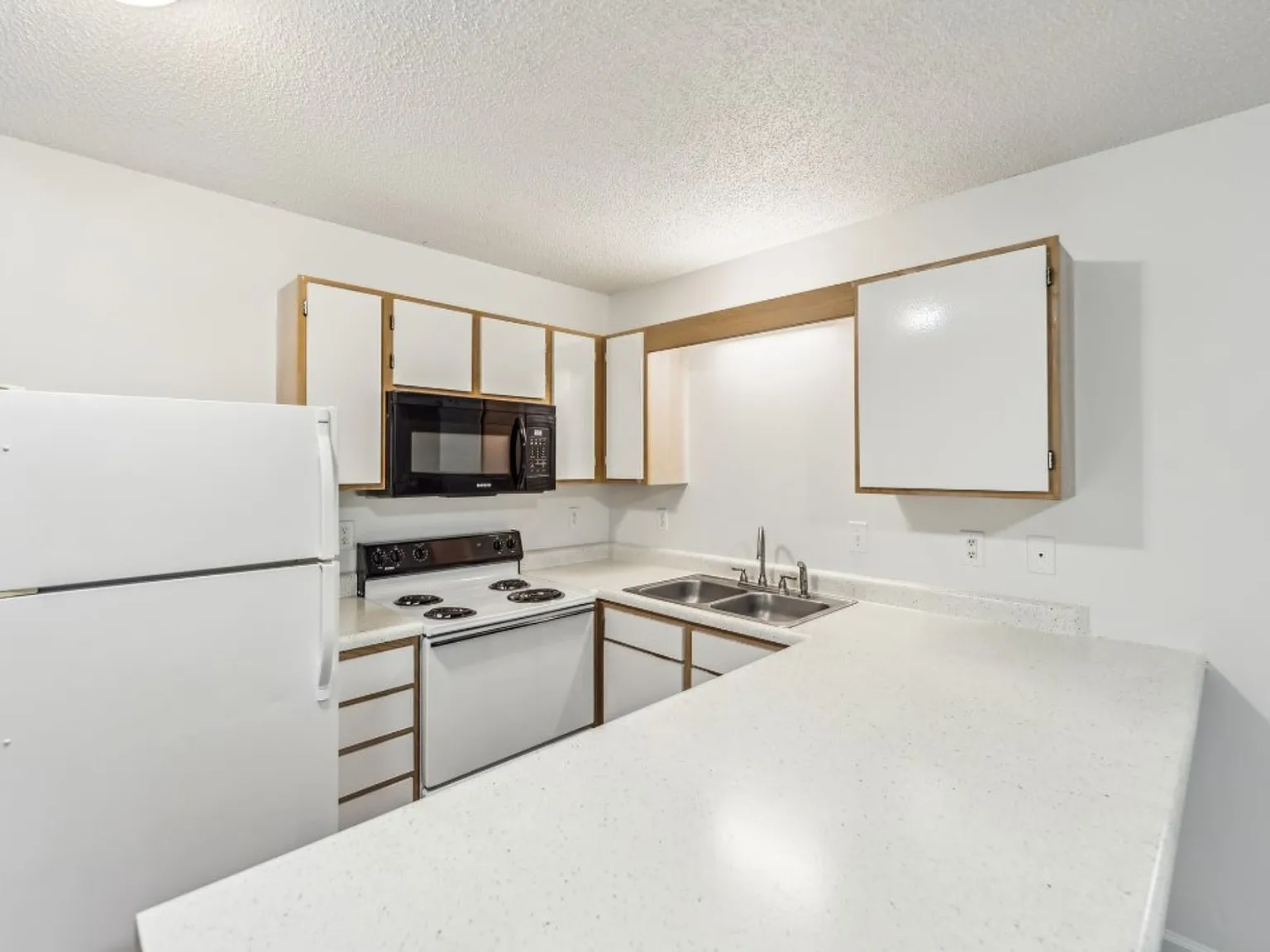 Arlington Apartments — Photo 2