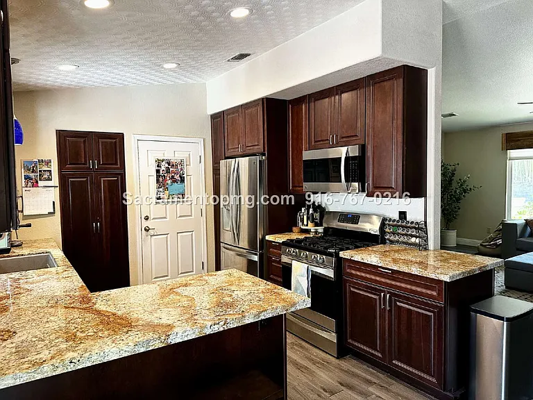 1283 Live Oak Ln — Photo 16