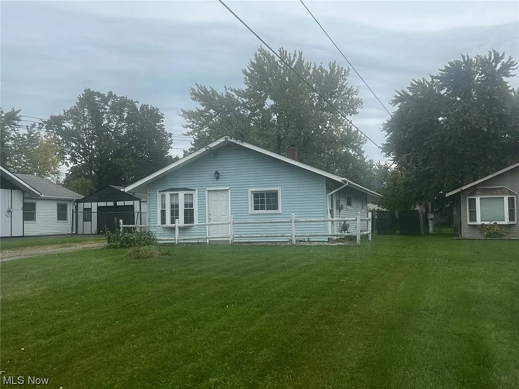 489 Southward Dr photo 1