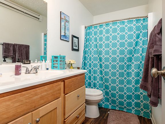 4th image of 109 Oak Blvd #206