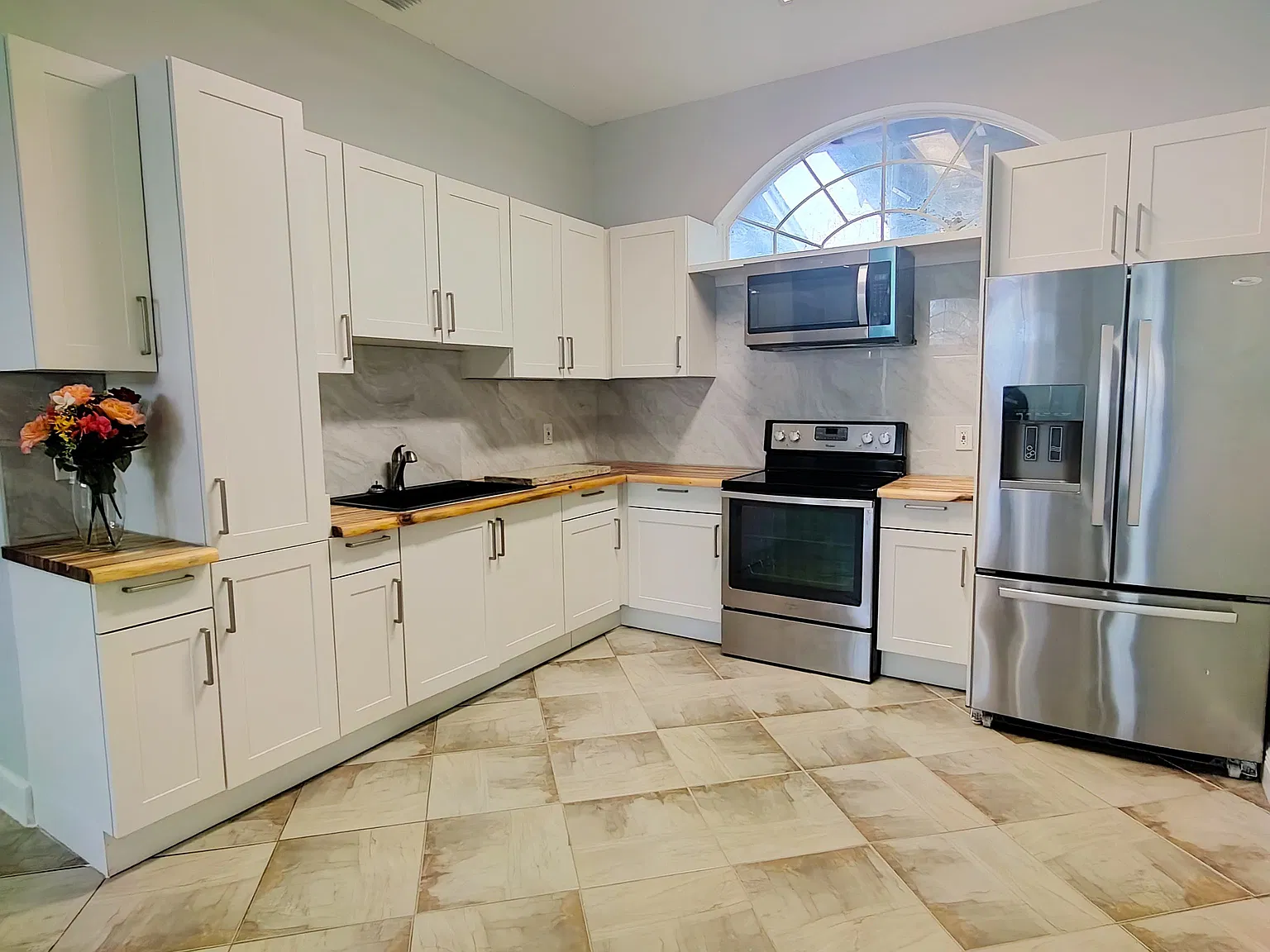 2 bed, 1000 sqft, $1,950 — Photo 2