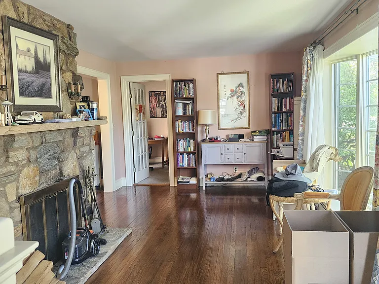 9 Dawes Ave — Photo 2