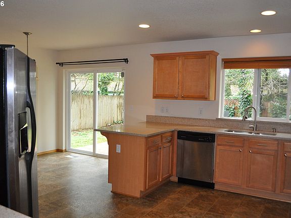 5th image of 3221 NE 124th Ave