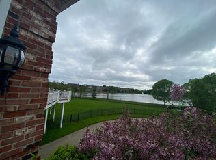 1916 Longwood Ln, Bloomington, IL 61704