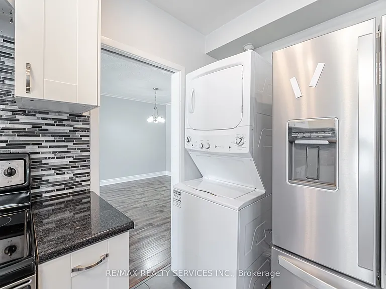 61 Avondale Blvd — Photo 23