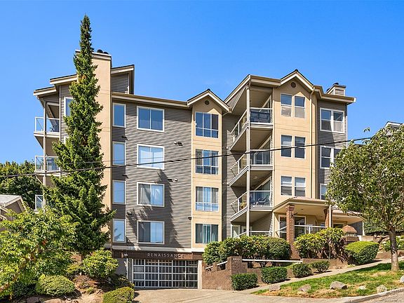 3rd image of 1011 5th Avenue N #402