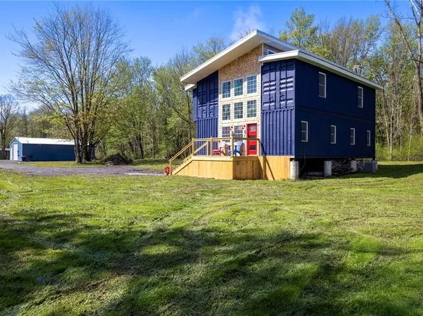 986 Caroline Rd, Waterloo, NY 13165