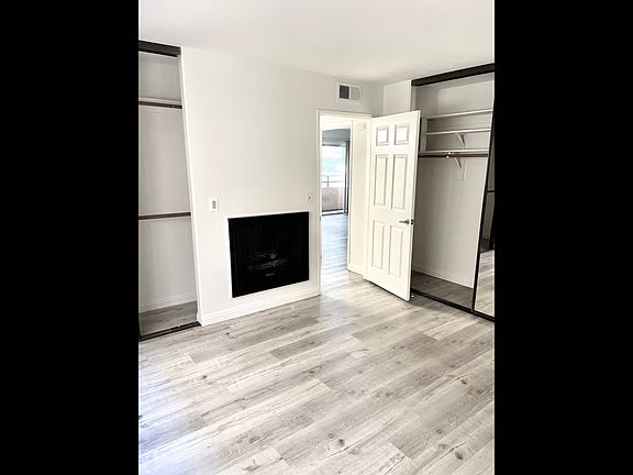 3rd image of 4152 Whitsett Ave #204