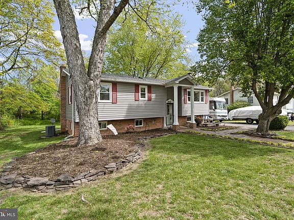 3rd image of 111 Jenkins Dr