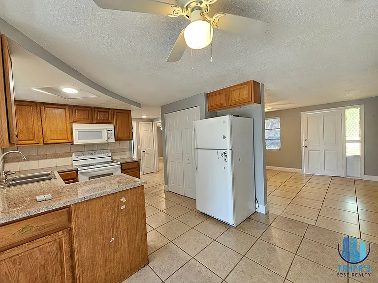 9210 Pegasus Ave — Photo 5