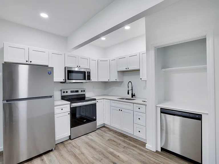 123 Evergreen Ln #2 — Photo 3