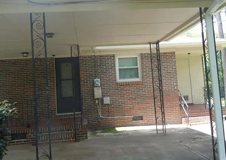 128 Lake Dr NE — Photo 3