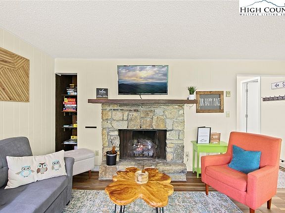 4th image of 1443 Sugar Mountain Drive #C-19