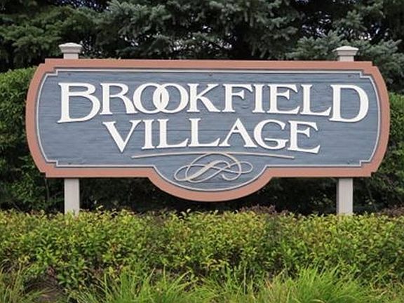 3rd image of 806 Summerfield Dr