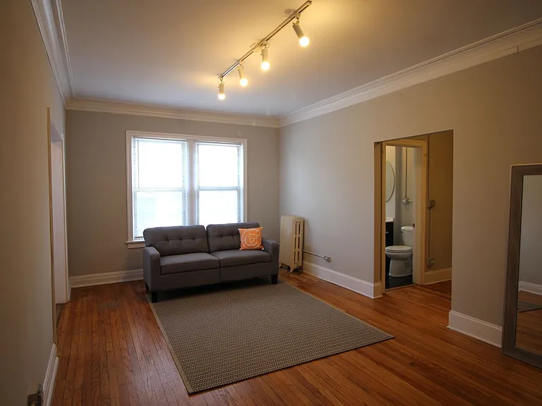 1204 W Granville Ave — Photo 5