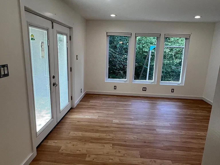6322 Kellogg Dr — Photo 29