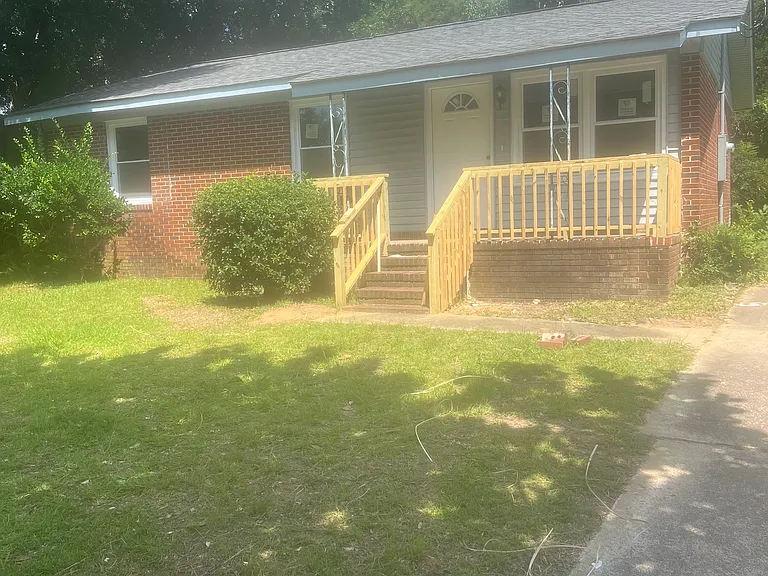 548 Gwinnett St NE — Photo 1