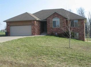 10487 McGruder Blvd, Cassville, MO 65625