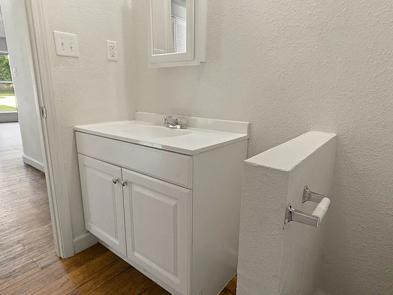 Green Door Apartments — Photo 155