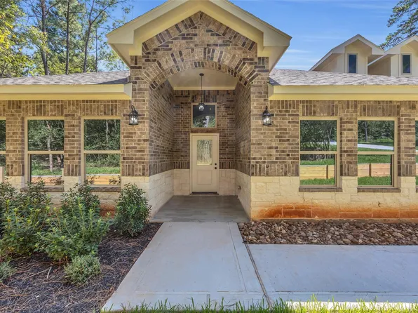 179 Copperleaf Rd, Huntsville, TX 77340