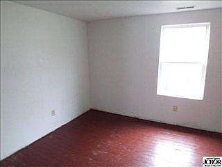 5th image of 333 Highlawn Ave