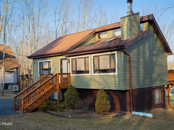 19 Woodcrest Ln, Lake Ariel, PA 18436