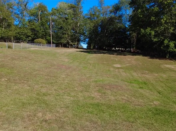 W Ray Dr, Zanesville, OH 43701