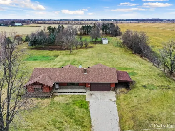 10814 Okeson Rd, Hebron, IL 60034