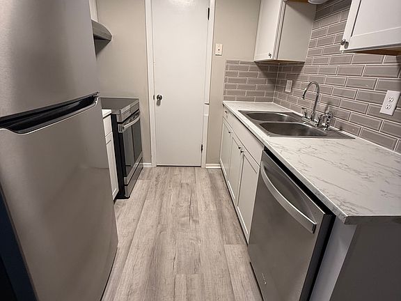 3rd image of 2702 Rowland Ave NE APT 6