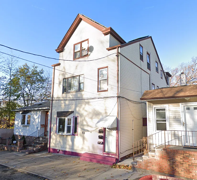 3 bed, 1000 sqft, $2,000 — Photo 1