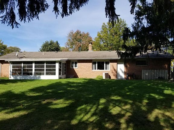 3rd image of 3745 Darbyshire Dr