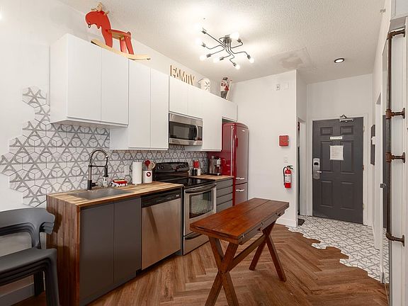 5th image of 4368 Main St #318