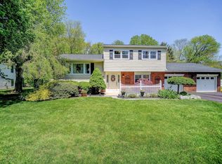 16 Eliot Rd, Manalapan, NJ 07726