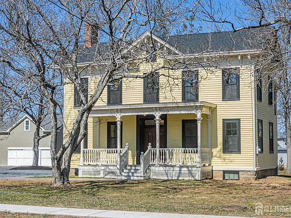 3rd image of 784 Ridge Rd