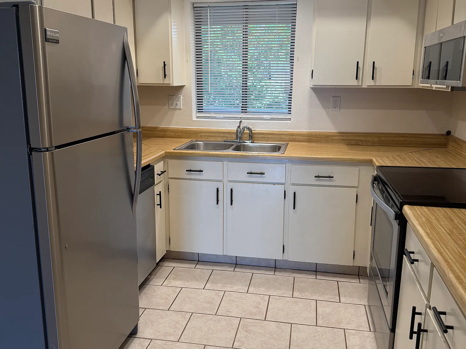 2 bed, 1036 sqft, $1,250 — Photo 4