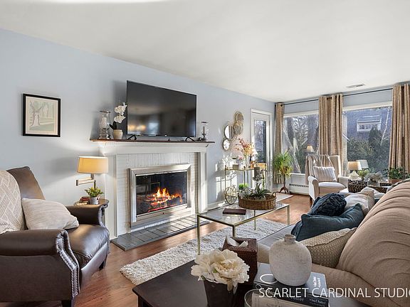 3rd image of 31 Roosevelt St