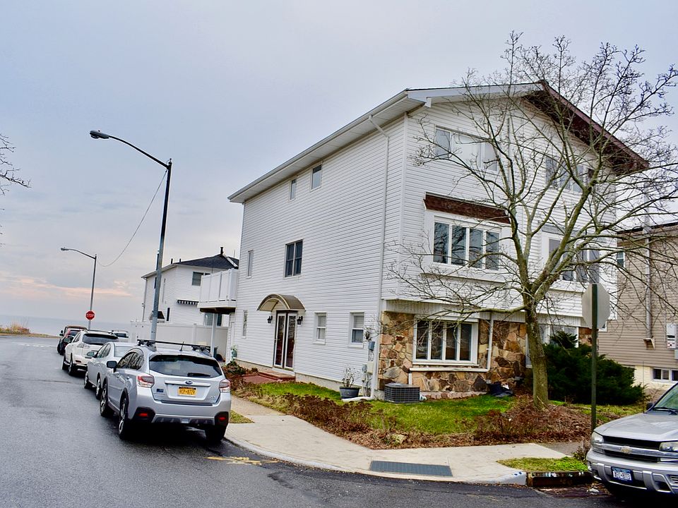 1st image of 4 Strawberry Ln