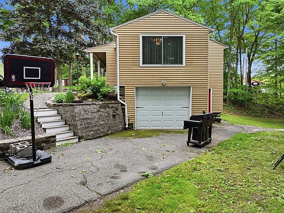 5th image of 8 Woodside Ter