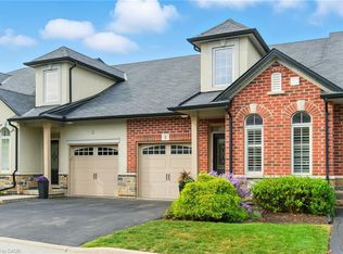 4 Burgundy Grv, Hamilton, ON L9K 0E7