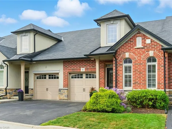 4 Burgundy Grv, Hamilton, ON L9K 0E7