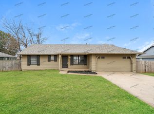 608 W 47th Pl, Sand Springs, OK 74063
