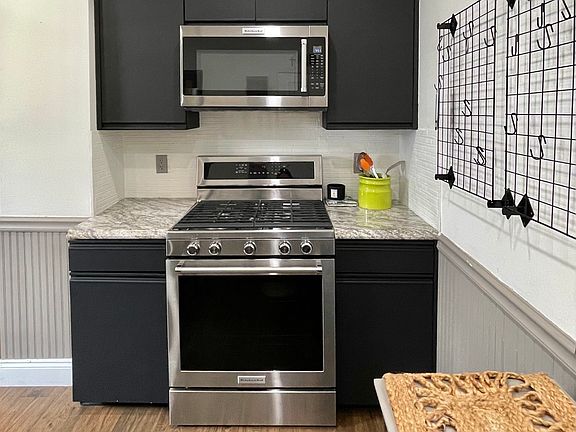 3rd image of 120 Bloomfield Ave Floor 1