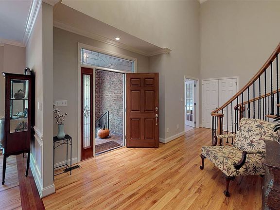 3rd image of 413 Glocher Ct